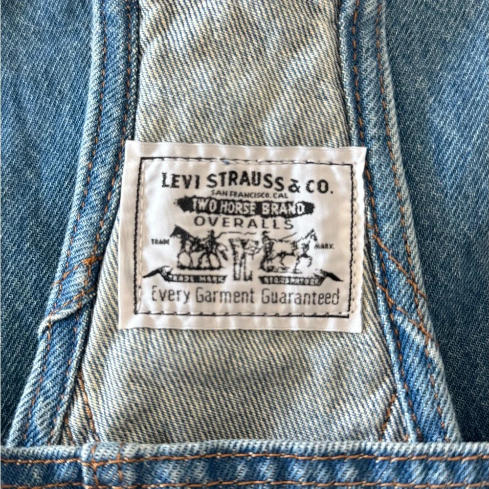 Levi’s Classic Women's Denim Overalls - Picture 3 of 4